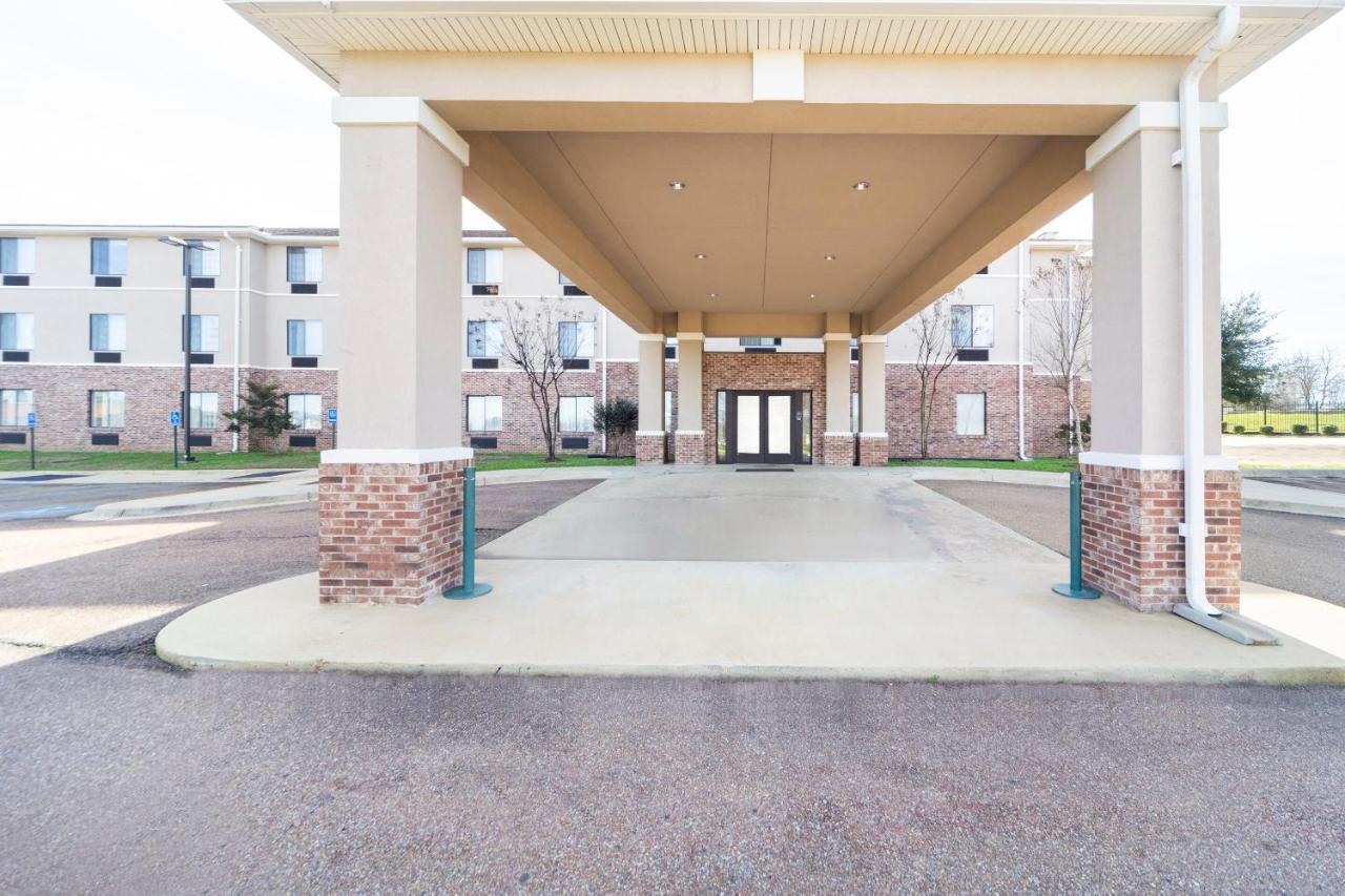 Hotel Ramada By Wyndham Jackson Ms Exterior foto