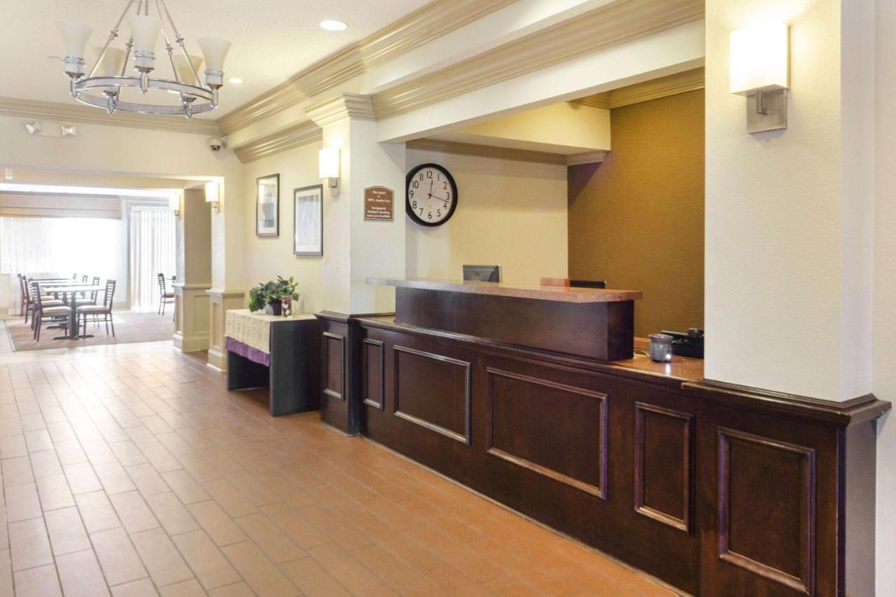 Hotel Ramada By Wyndham Jackson Ms Exterior foto